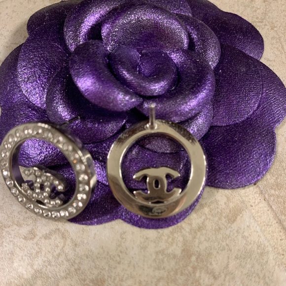 Authentic Chanel earring. - Picture 2 of 2
